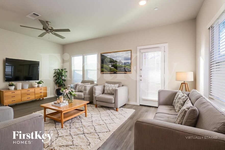 Building Photo - 434 S Centro Cir