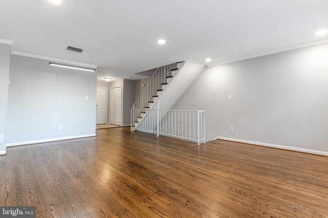 Building Photo - 2035 S Glebe Rd