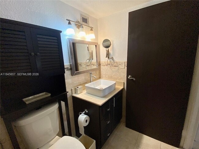 Building Photo - 17011 N Bay Rd