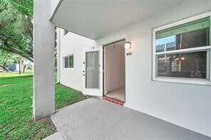 Building Photo - 7897 Golf Cir Dr