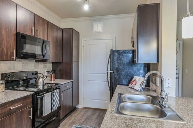 Primary Photo - Make Your Move with $500 in Savings