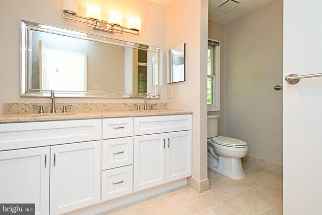Building Photo - 6 Kanon Ct
