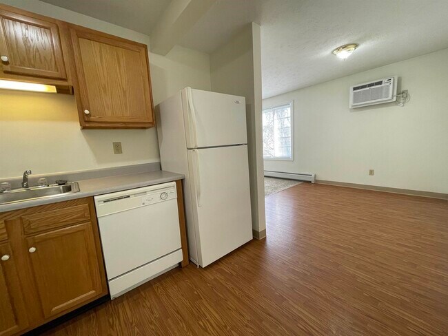 Building Photo - 3951 Brown Ave