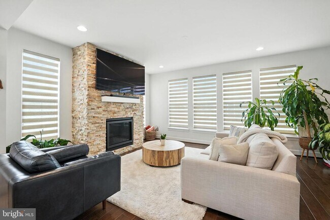 Building Photo - 610 Watermans Dr