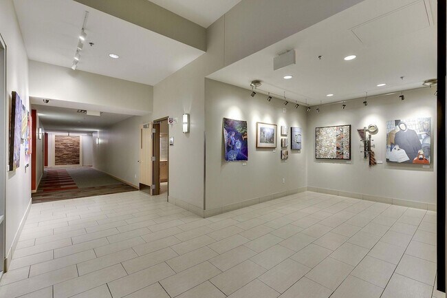 Building Photo - 215 10th Ave S