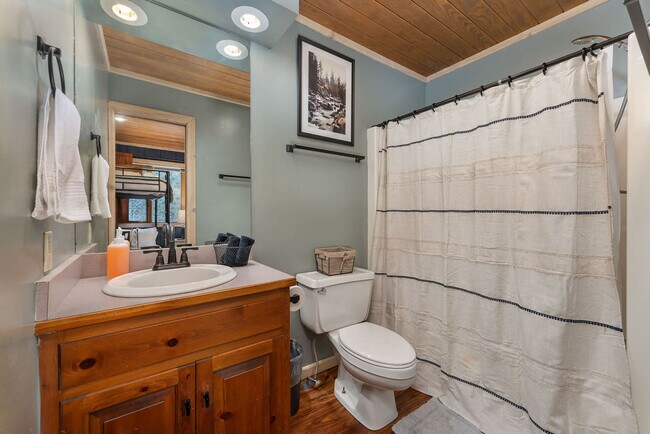 Building Photo - 401 Lookout Dr