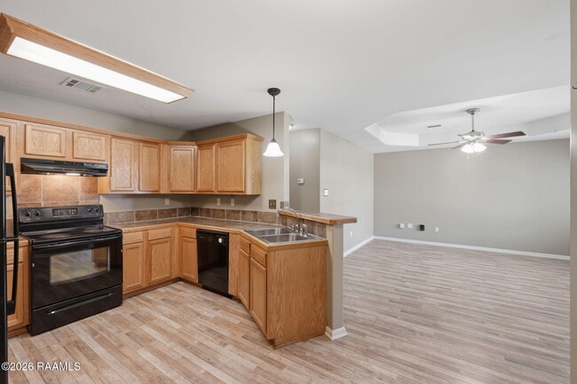 Building Photo - 1422 Southport Blvd