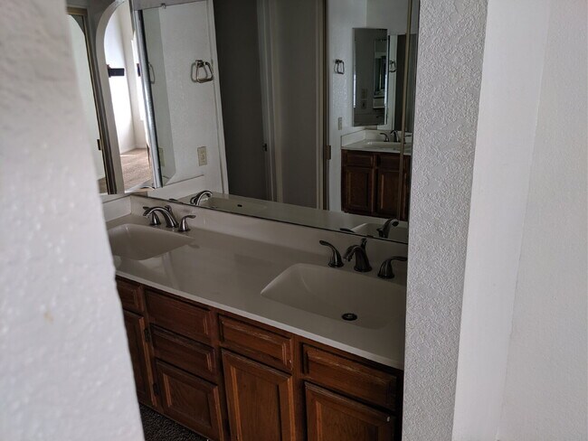Building Photo - 3 Bedroom 2 Bathroom near ASU! I