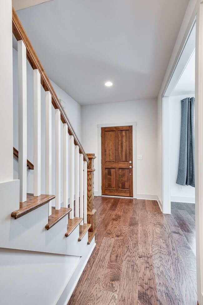 Building Photo - Beautiful 3BE/2.5BA by Invent Communities/...