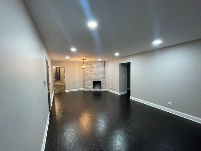 Building Photo - 397 Poplar Ave