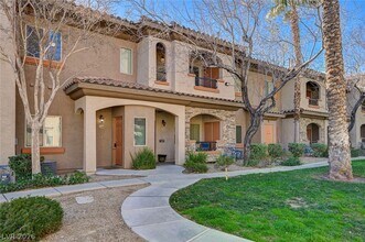 Building Photo - 7701 W Robindale Rd