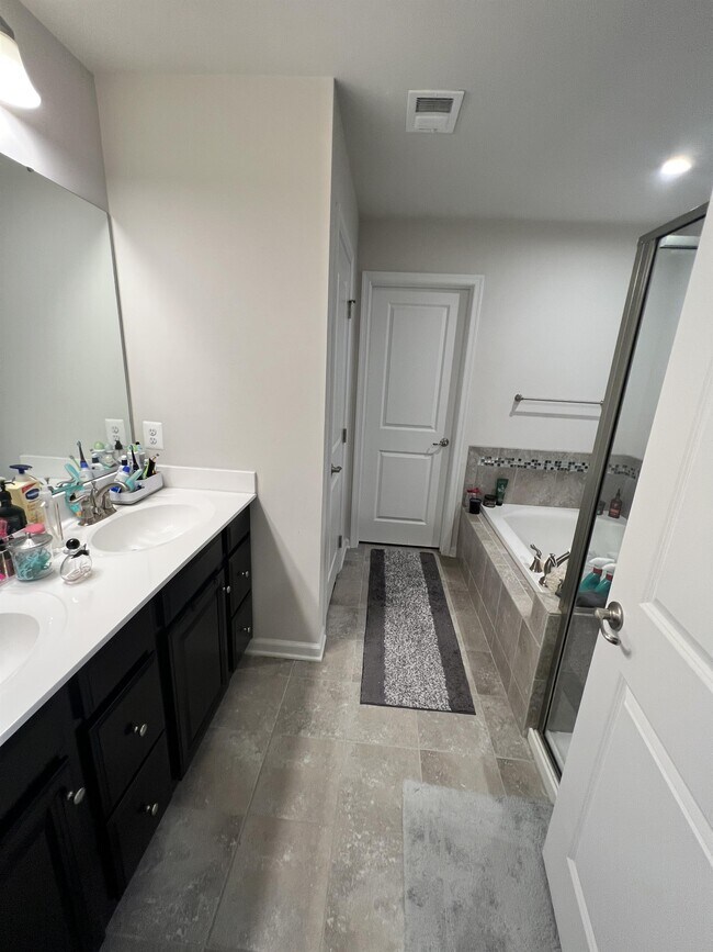 Building Photo - 4206 Manor Field Dr