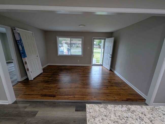 Building Photo - 310 Sunset St SW