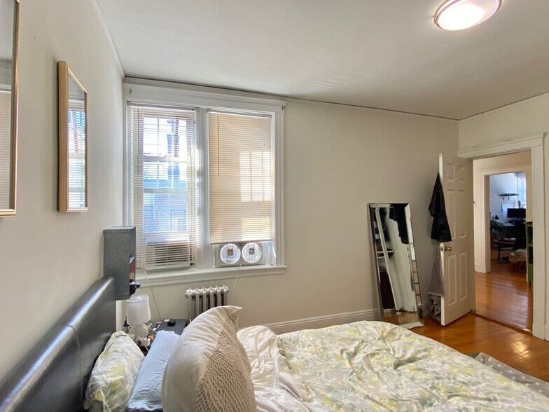 Building Photo - 1860 Commonwealth Ave