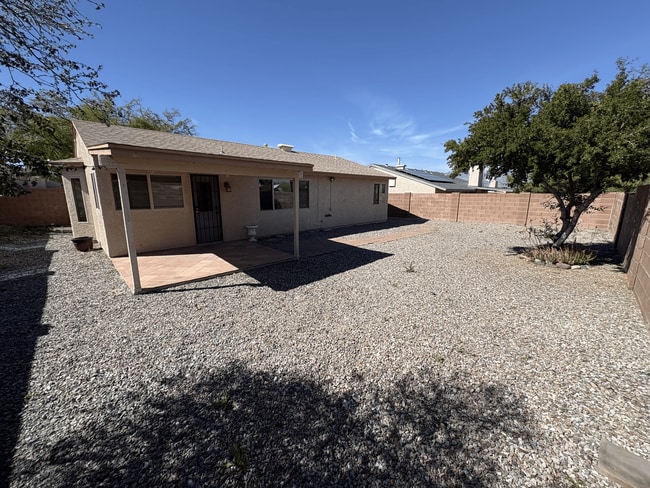 Building Photo - Eastside 3 bedroom 2 bath move in ready