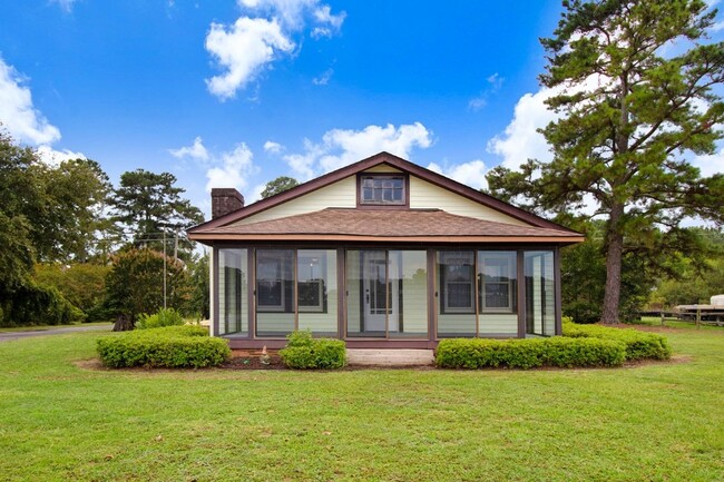 Primary Photo - *FOR RENT* Beautifully Updated Home in Pri...