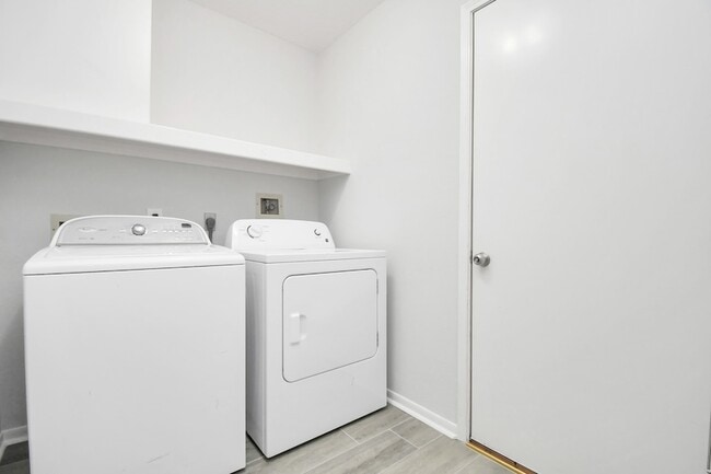 Building Photo - 60 Lakeridge Ct