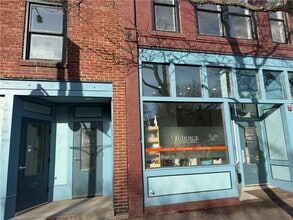 Building Photo - 125 W Market St