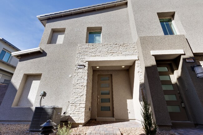 Building Photo - 600 N Carriage Hill Dr