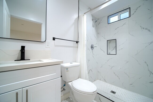 Building Photo - 8414 S McKinley Pl