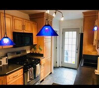 Building Photo - 137 W Johnson Ave