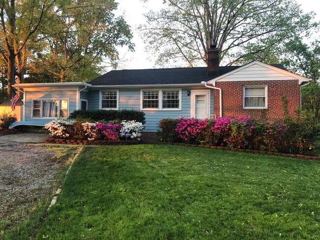 Building Photo - 6241 Forest Hill Ave