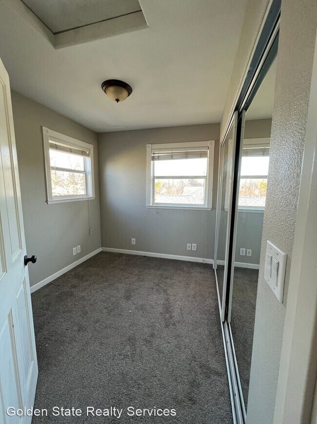 Building Photo - 4 br, 2 bath House - 525 Grove St