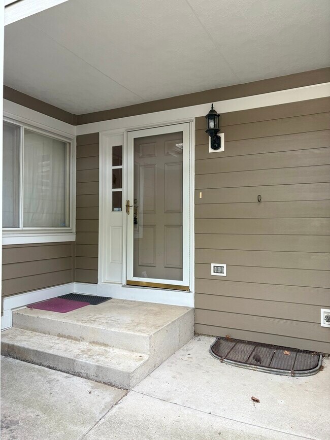 Building Photo - 424 Mallard Dr