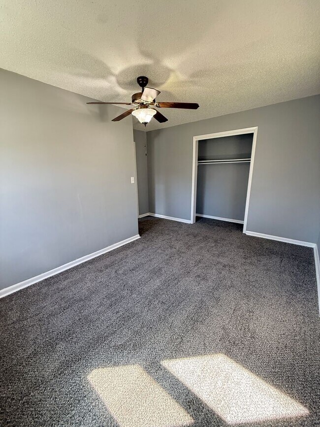 Building Photo - 4 bedroom/1 bath/detached storage building