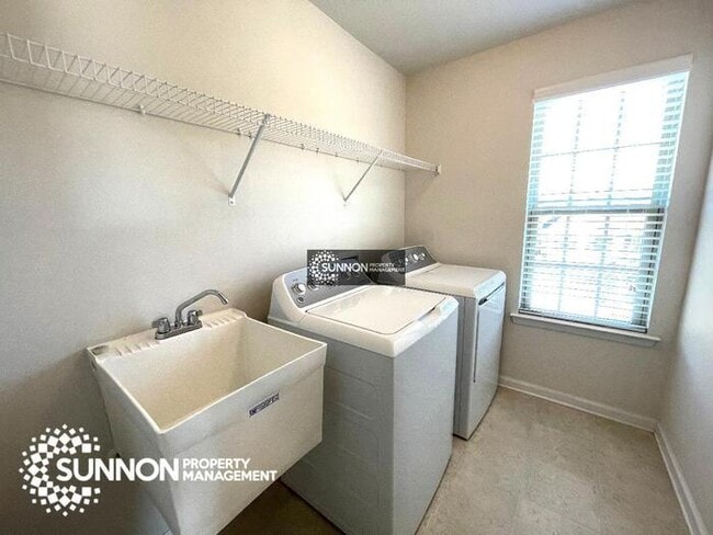 Building Photo - Beautiful 3-story End Unit in City Park!