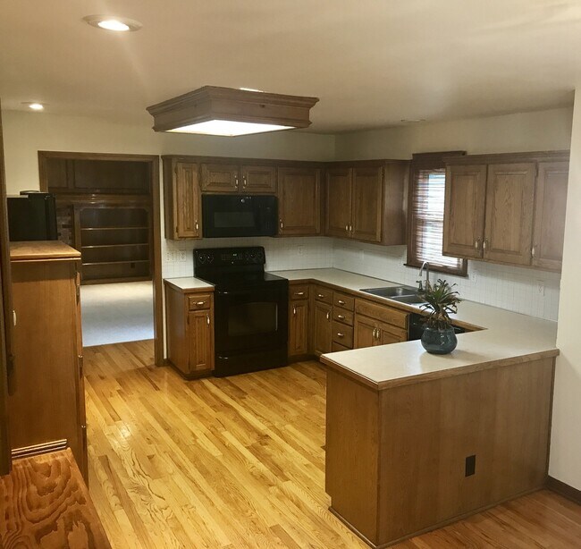 Building Photo - {15031} Charming Two Story Home + Huge, Fenced Yard + Cul de Sac
