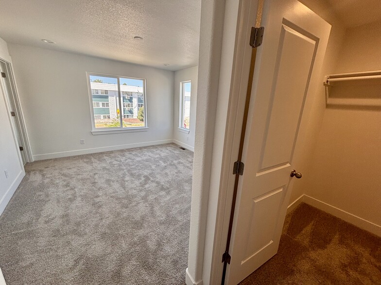 Building Photo - 1549 Tyram Grv