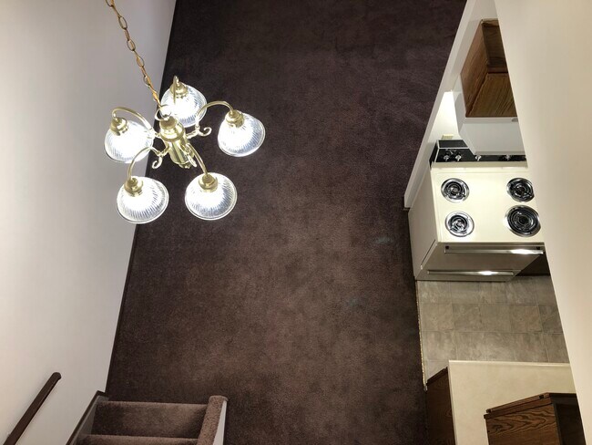 Tudor 2 br loft - Ellet Complex