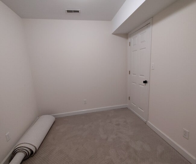 Building Photo - 2108 Valley Dale Ln