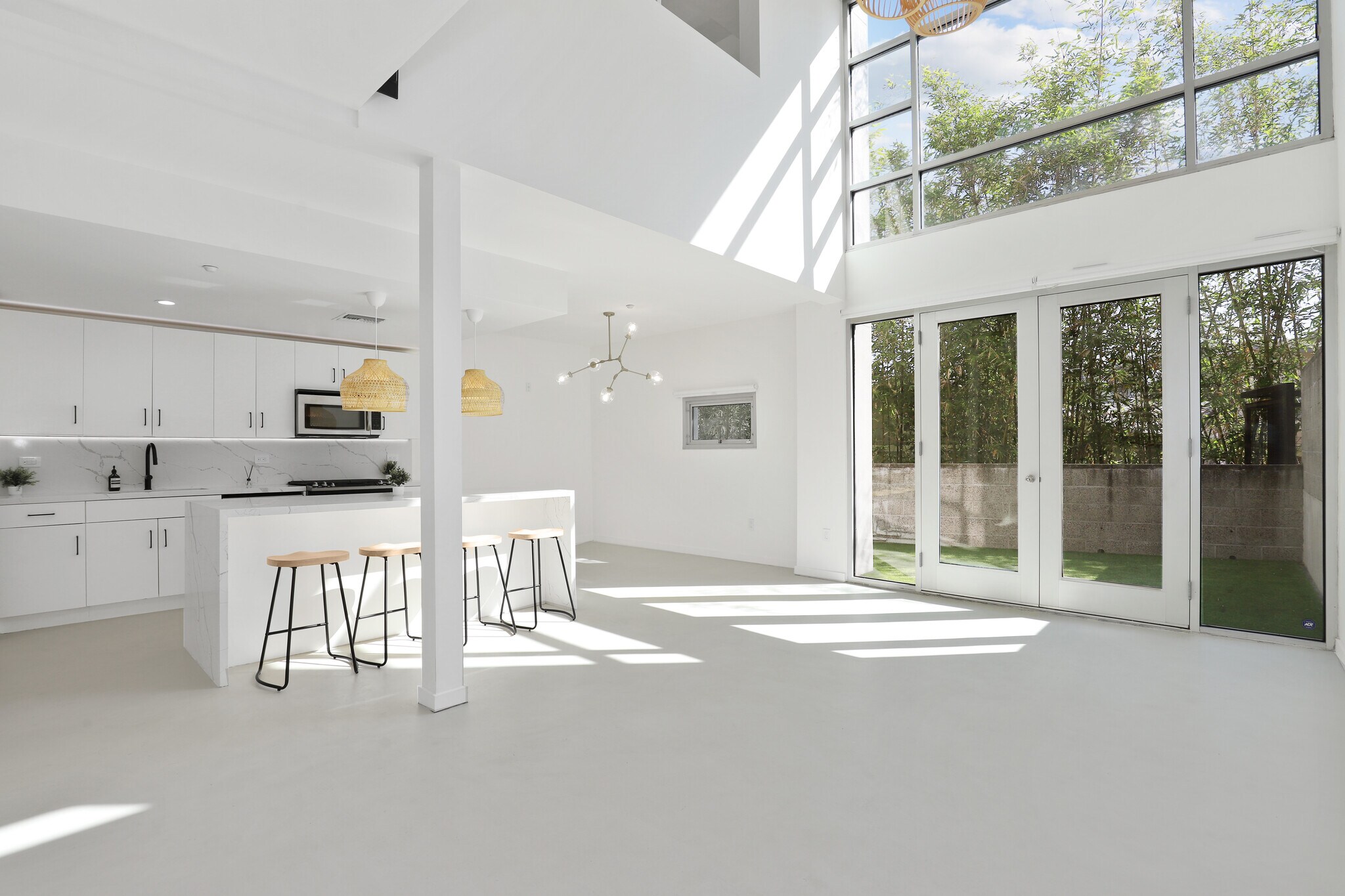 Building Photo - 4111 Sunset Blvd