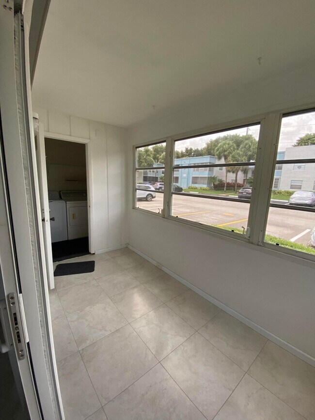 Building Photo - 583 Normandy M
