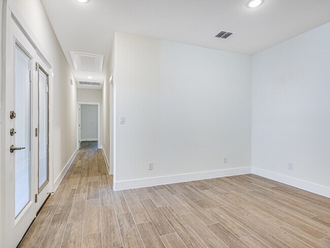 Building Photo - "Spacious 3-Bed Condo with 2 Baths in Charming Georgetown – 1424 Sq Ft of Comfort on Parkline Dr!"