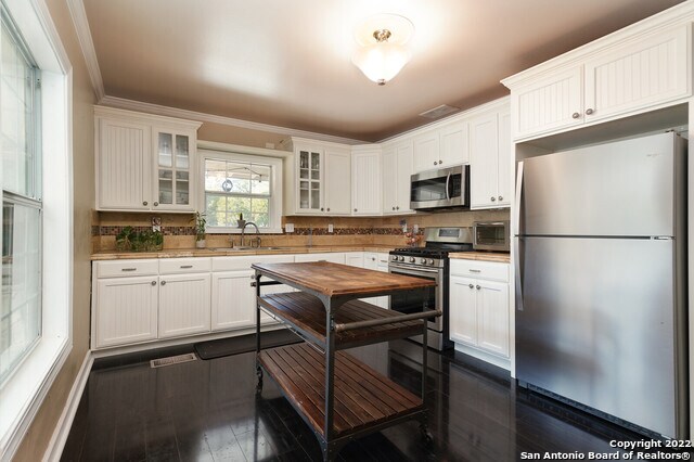 Building Photo - 242 Rosemont Dr