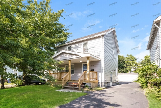 Primary Photo - 3181 E 134th St