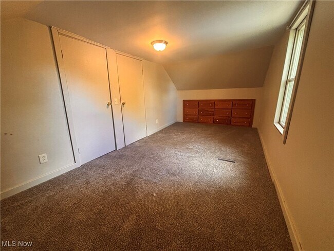 Building Photo - 1453 Woodbirch Ave