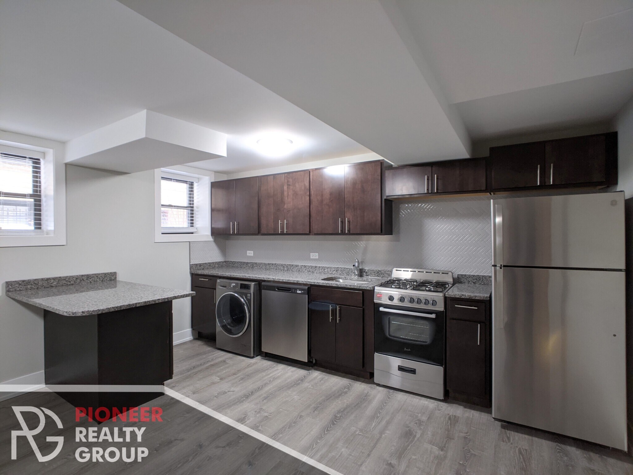 Building Photo - 437 W Belden Ave