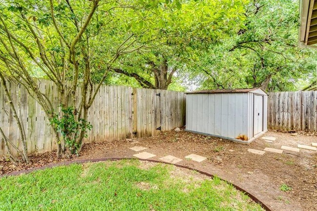 Building Photo - 11322 Bristle Oak Trail