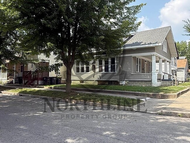Building Photo - 1403 Cass St