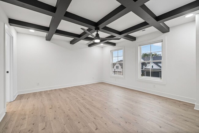 Building Photo - Pet Friendly Three Bedroom with Bonus!