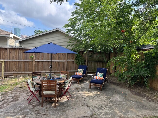 Building Photo - 1615 Houston Ave