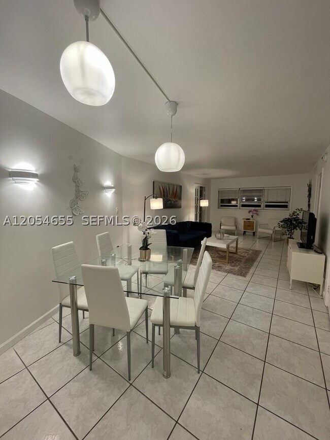 Building Photo - 401 Biscayne Blvd