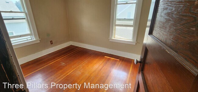 Building Photo - 4 br, 3 bath House - 511 5th Ave NW