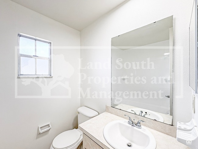 Building Photo - 5816 Charlton Dr