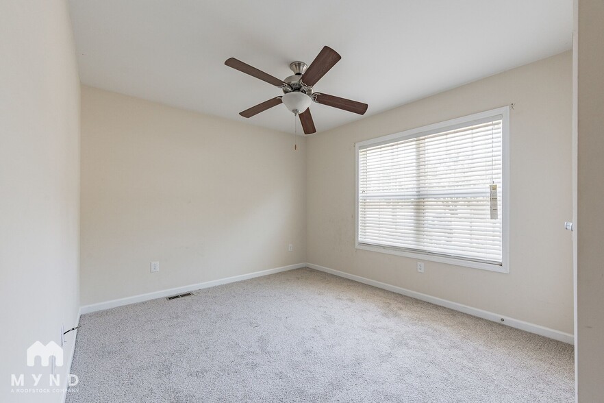 Building Photo - 902 Appleby St NW