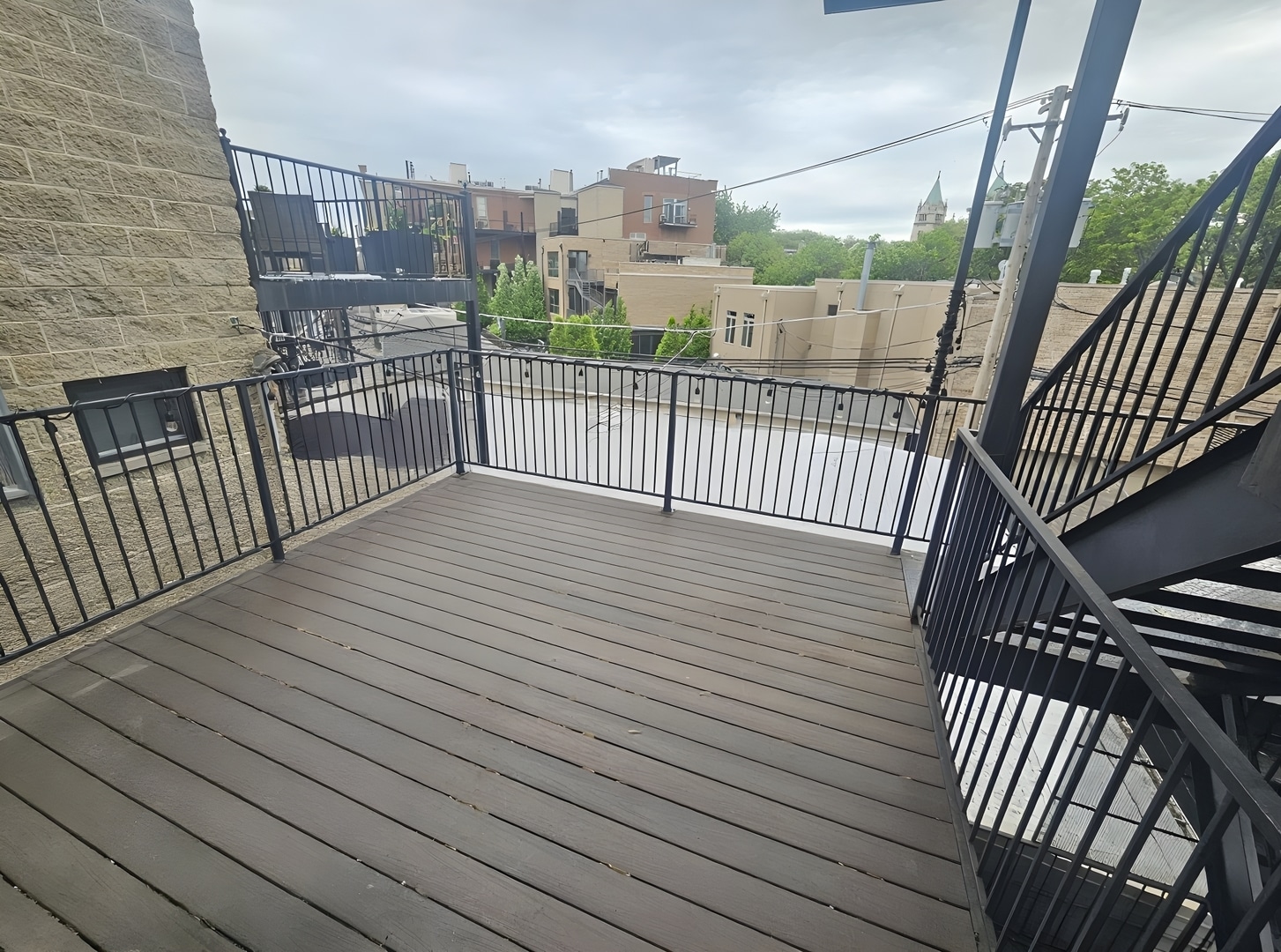 Building Photo - 2235 N Clybourn Ave
